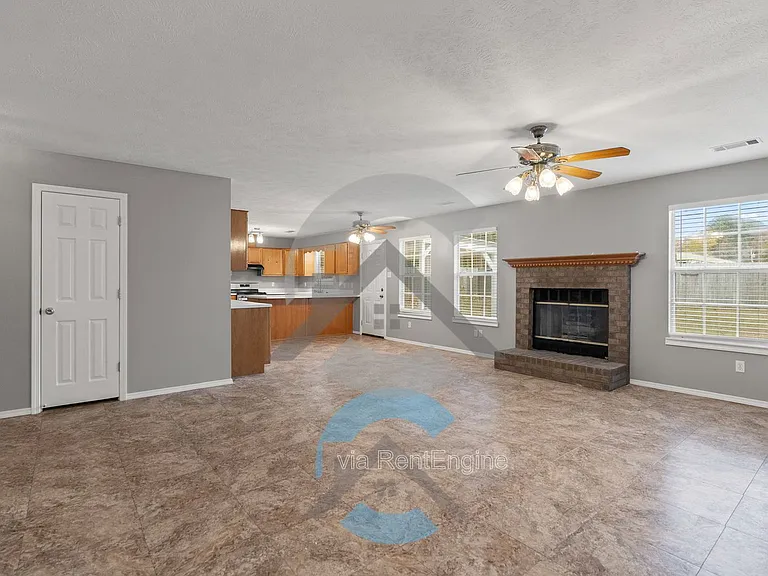 1412 Ivy St — Photo 3