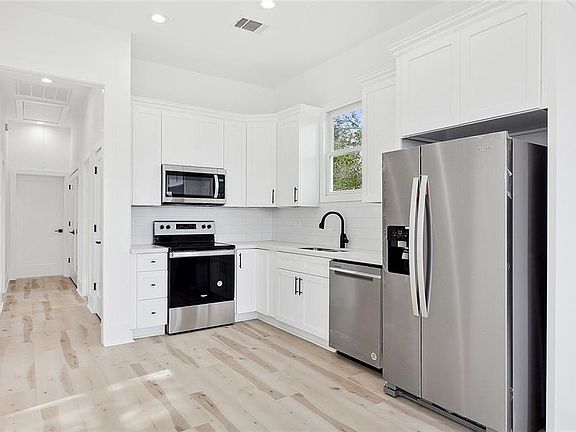 4th image of 637-639 Lizardi St