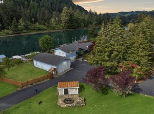 9202 Phey Ln, Florence, OR 97439