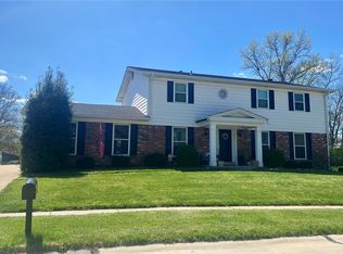826 Bergquist Dr, Ballwin, MO