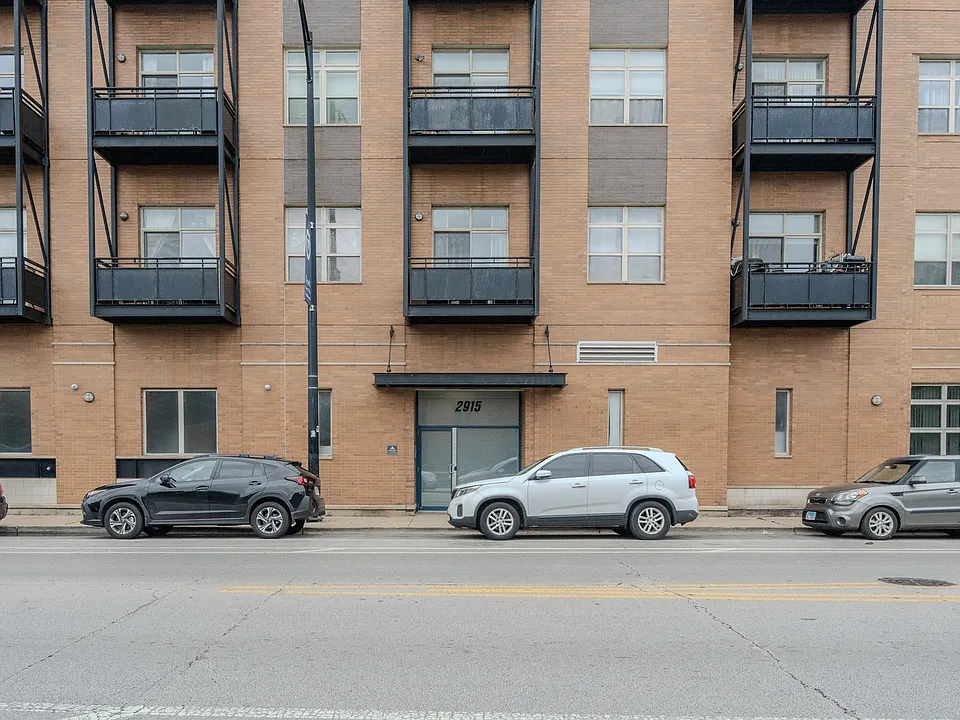 2915 N Clybourn Ave #214