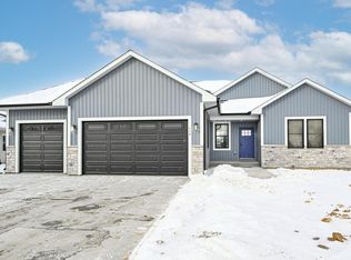 114 Autumn Dr, Delavan, WI 53115