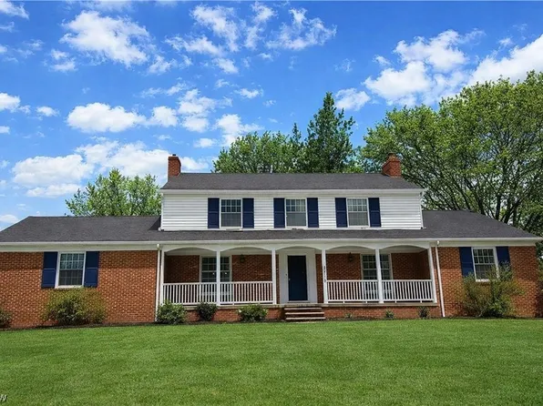 22350 S Woodland Rd, Shaker Heights, OH 44122