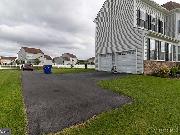 4th image of 148 N Bayberry Pkwy