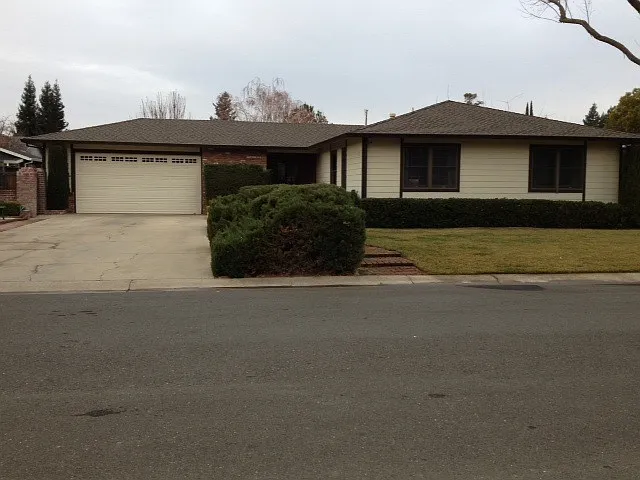 3014 Kennedy Dr photo 1