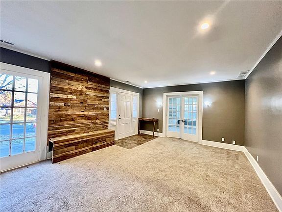 4th image of 418 N Noyes Blvd