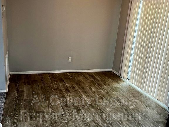 5th image of 2946 Spruce Cir