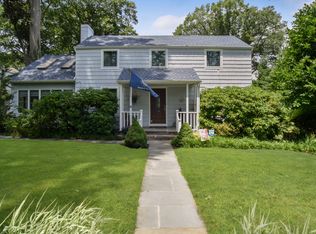 12 Polly Ln, Glen Head, NY 11545