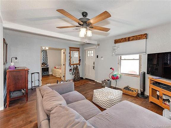 3rd image of 1101 Belwood Lawndale Rd