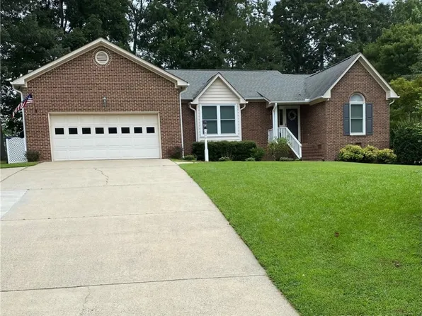 649 Fairway Dr, Sanford, NC 27330