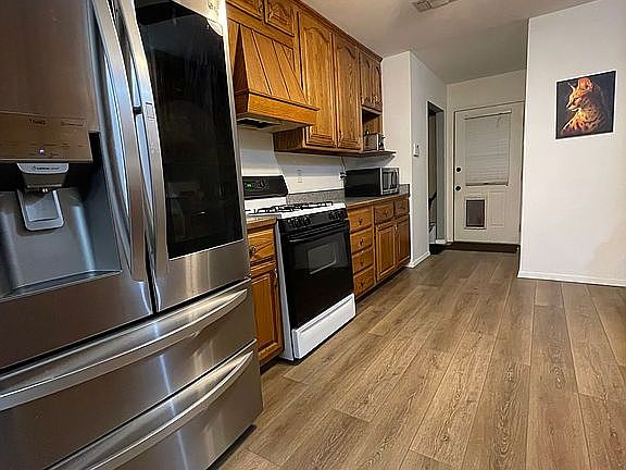 5th image of 109 Tigerlily Dr