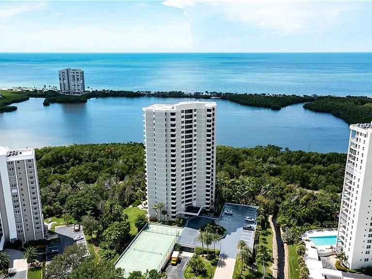 5555 Heron Point Dr #101 — Photo 3