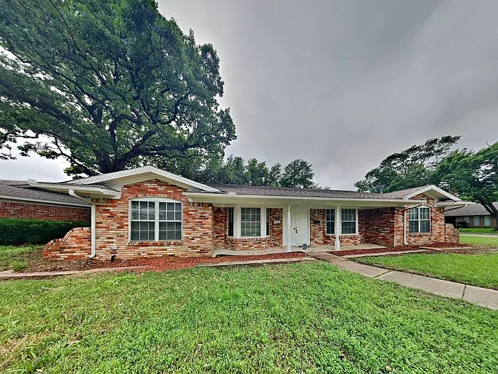 7108 Ellis Rd — Photo 1