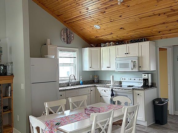4th image of 7532 Southwood Rd