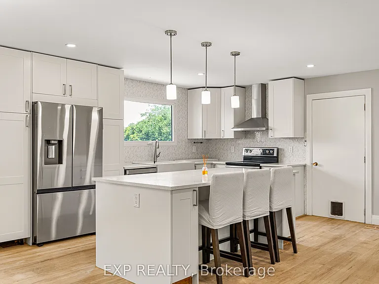 10 Queen Anne Cres — Photo 13