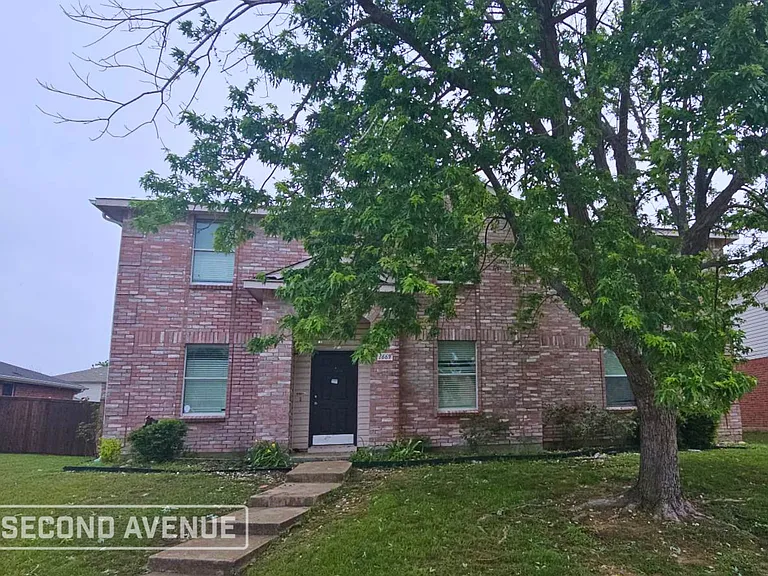 1669 Hickory Creek Ln — Photo 2