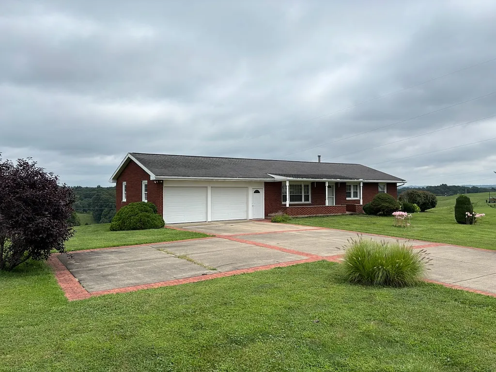 3 bed, 1.5 bath, 1288 sqft, $1,700 — Photo 1