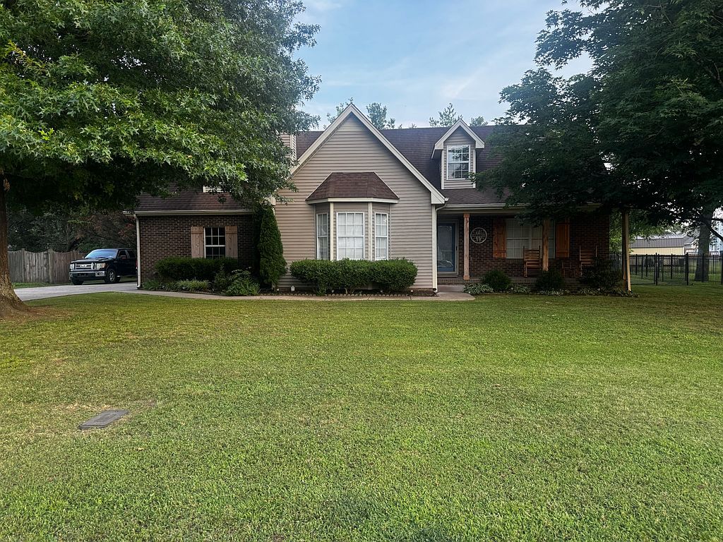 2133 Eastview Dr - Property Image