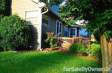 3rd image of 2009 Mistral Ln E