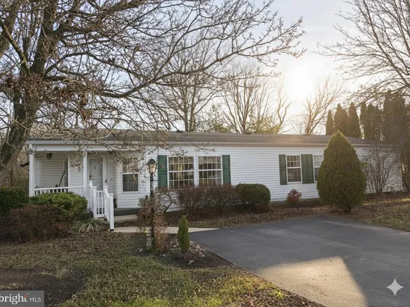 30 Greenbriar Ct, Harleysville, PA 19438