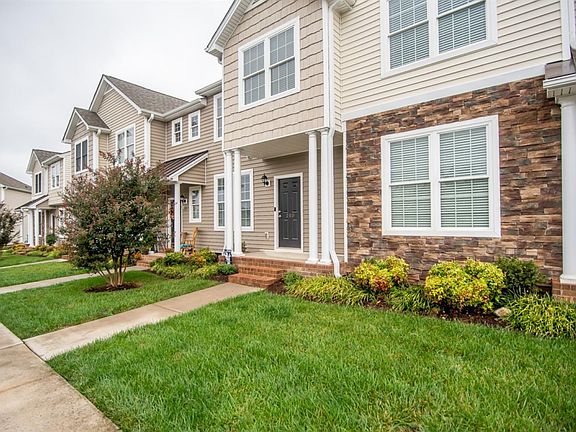 4th image of 210 Rowse Dr