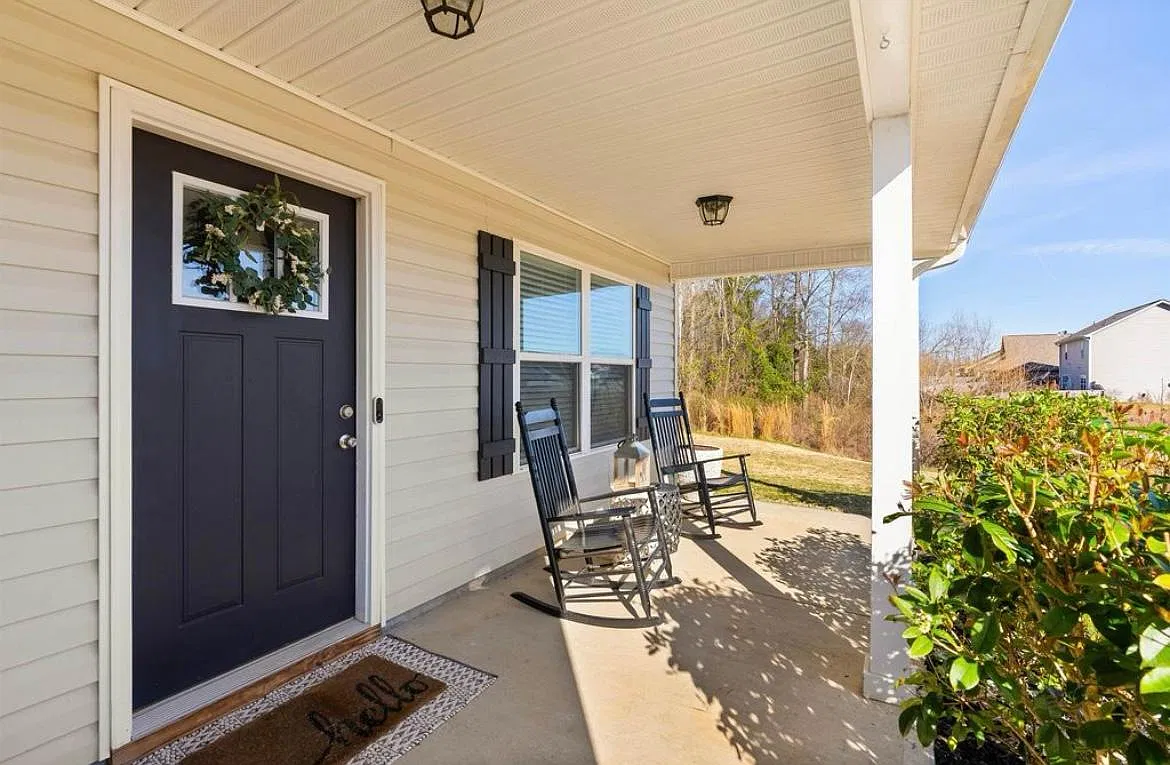 4 bed, 2.5 bath, 1812 sqft, $2,195 — Photo 3