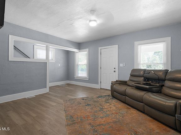 3rd image of 1051 Nebraska Ave