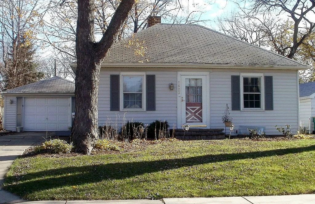 1623 Stratford Ct photo 1