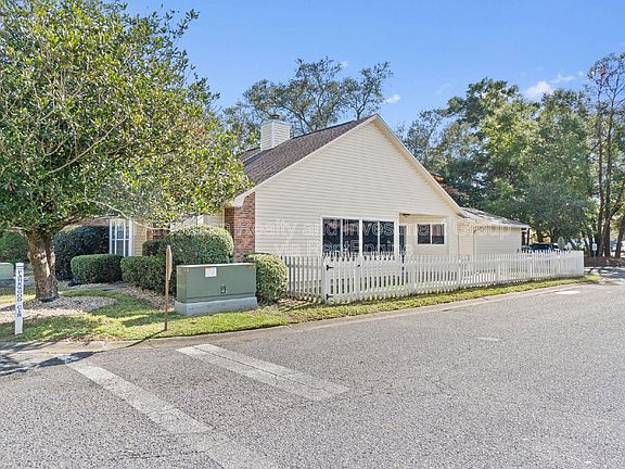 2nd image of 110 Parkwood Dr