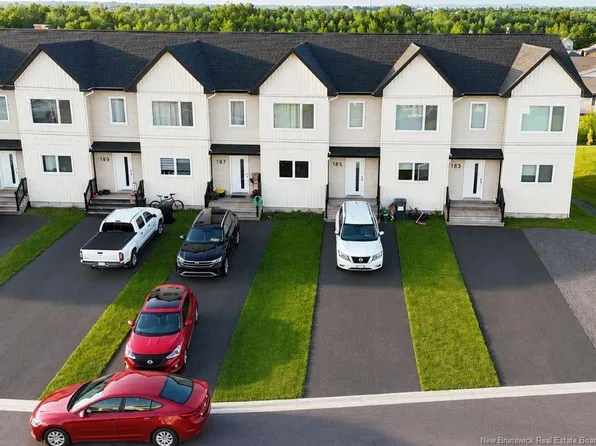185 Ernest, Dieppe, NB E1A 4T3