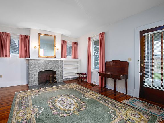 2nd image of 392-394 Lexington Rd