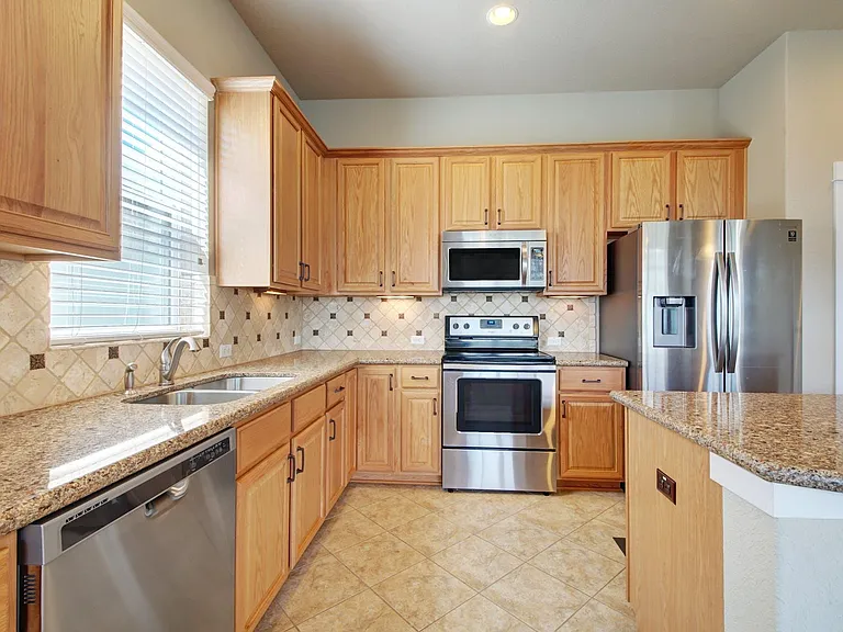 2806 Moreno St — Photo 11