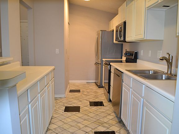 4th image of 4822 Bordeaux Ln