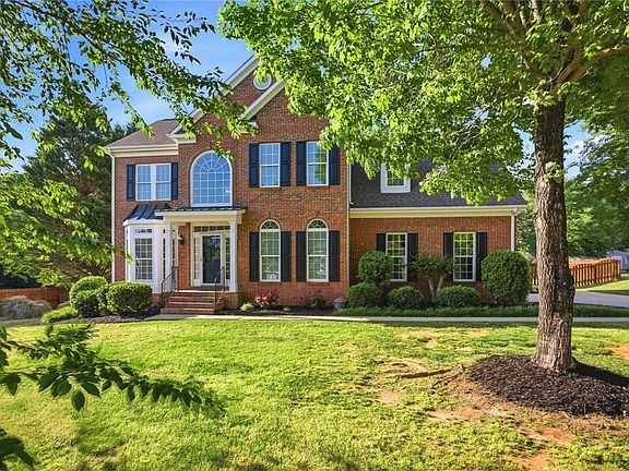 3rd image of 122 Century Oaks Dr
