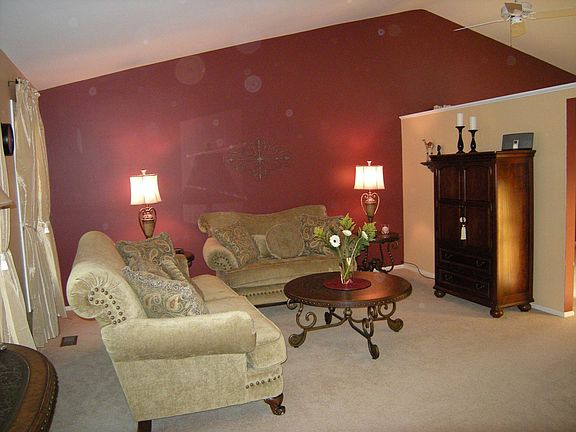 3rd image of 487 Blackhawk Dr