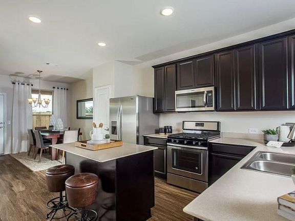 5th image of 447 Thornless Cir