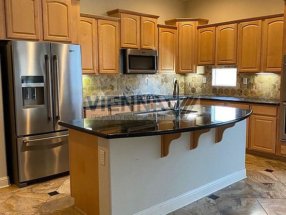3rd image of 3848 Isabella St
