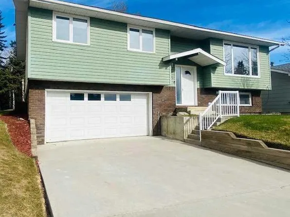 158 S Maligne Dr, Hinton, AB T7V 1J4