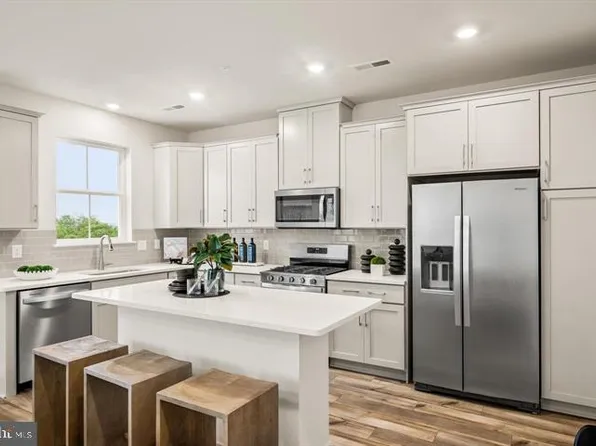 854 Graphite Dr, Phoenixville, PA 19460