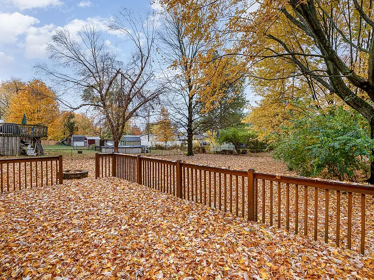 1387 Firethorne Dr — Photo 10
