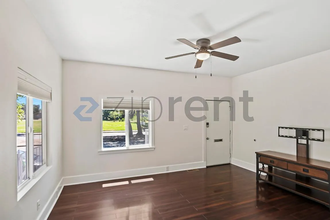 2 bed, 840 sqft, $2,800 — Photo 1