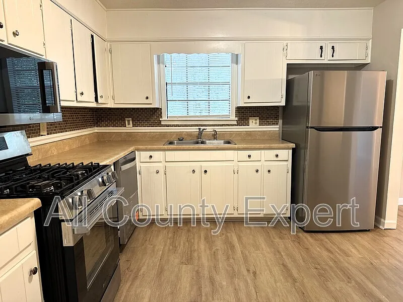 3 bed, 2.5 bath, 2025 sqft, $1,750 — Photo 3