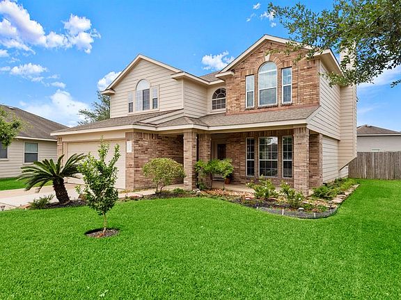 Beautifully landscaped yard with sprinkler system