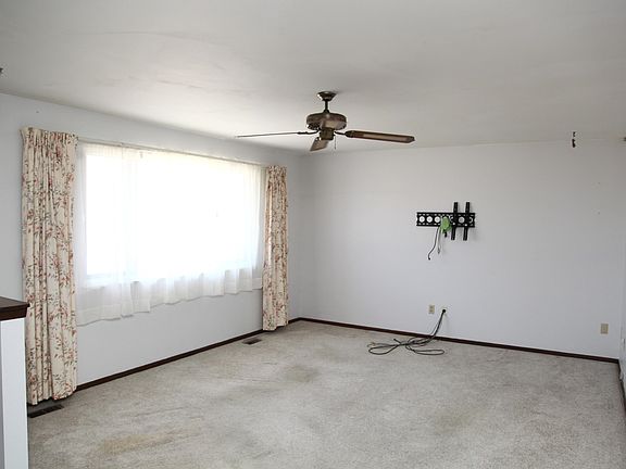 2nd image of 1309 N Gillan St
