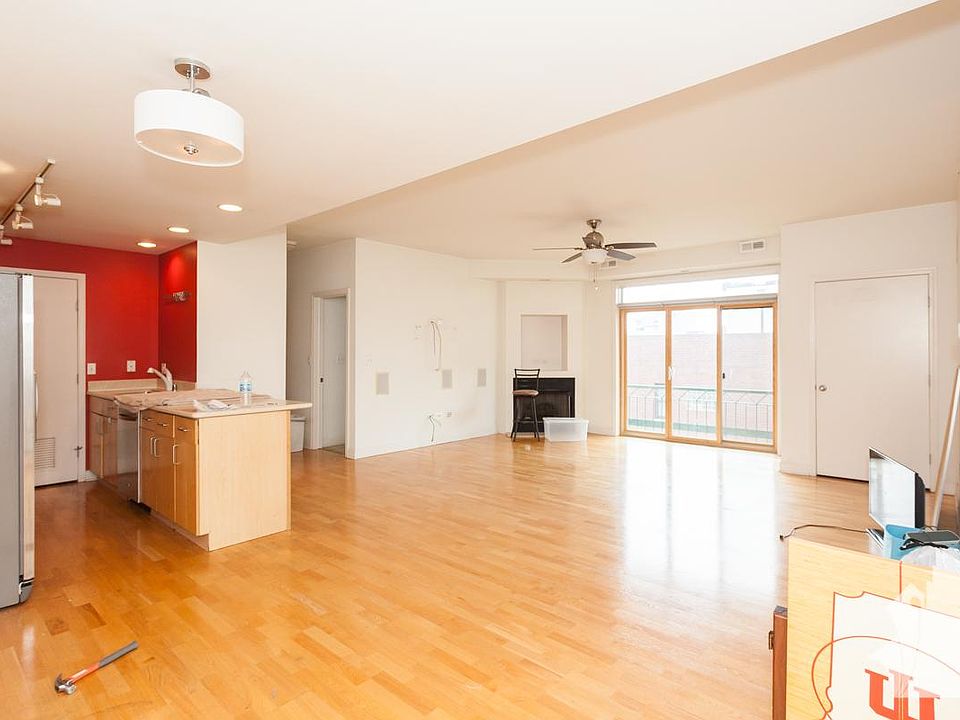 1st image of 690 N Green St #43674