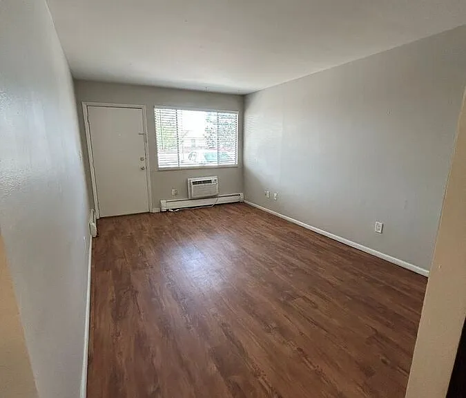 Keri Lyn Apartments — Photo 15