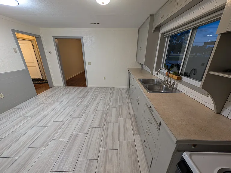 1318 W Huntsville Ave — Photo 16