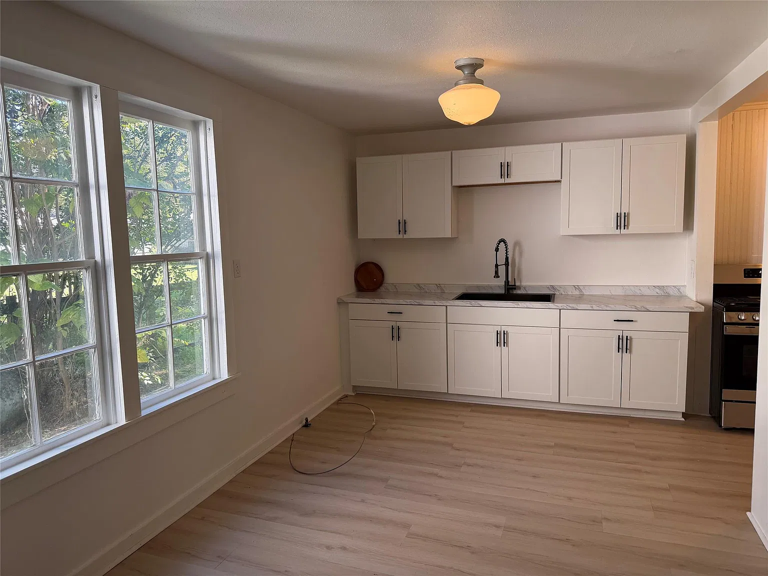 3 bed, 1.5 bath, 1308 sqft, $1,500 — Photo 4