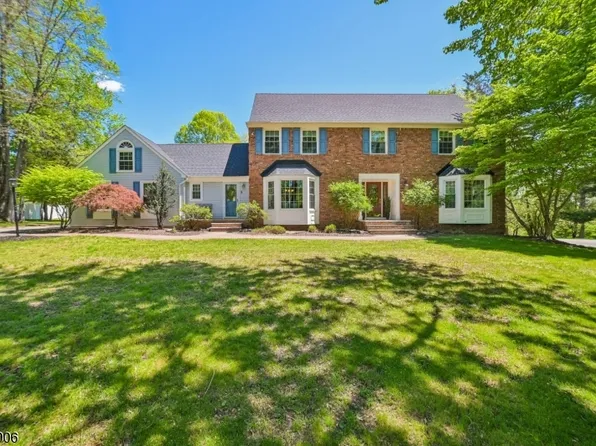 6 Windsor Ct, Clinton Twp., NJ 08801