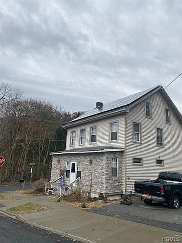 2nd image of 95 Market St